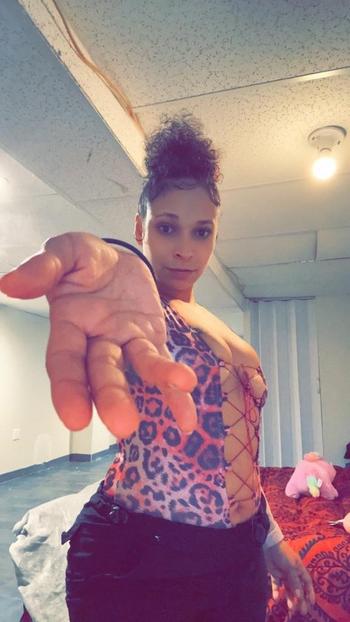Sage , 20  female escort, High Point